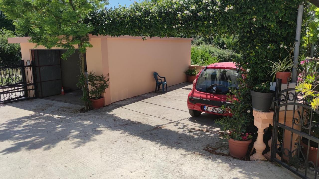 Ferienwohnung Guest'S House "Lindi&Roni" Ulcinj Exterior foto